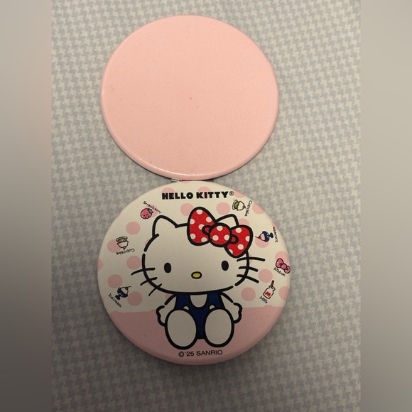 Hello Kitty Pink Compact Mirror - Picture 1 of 3